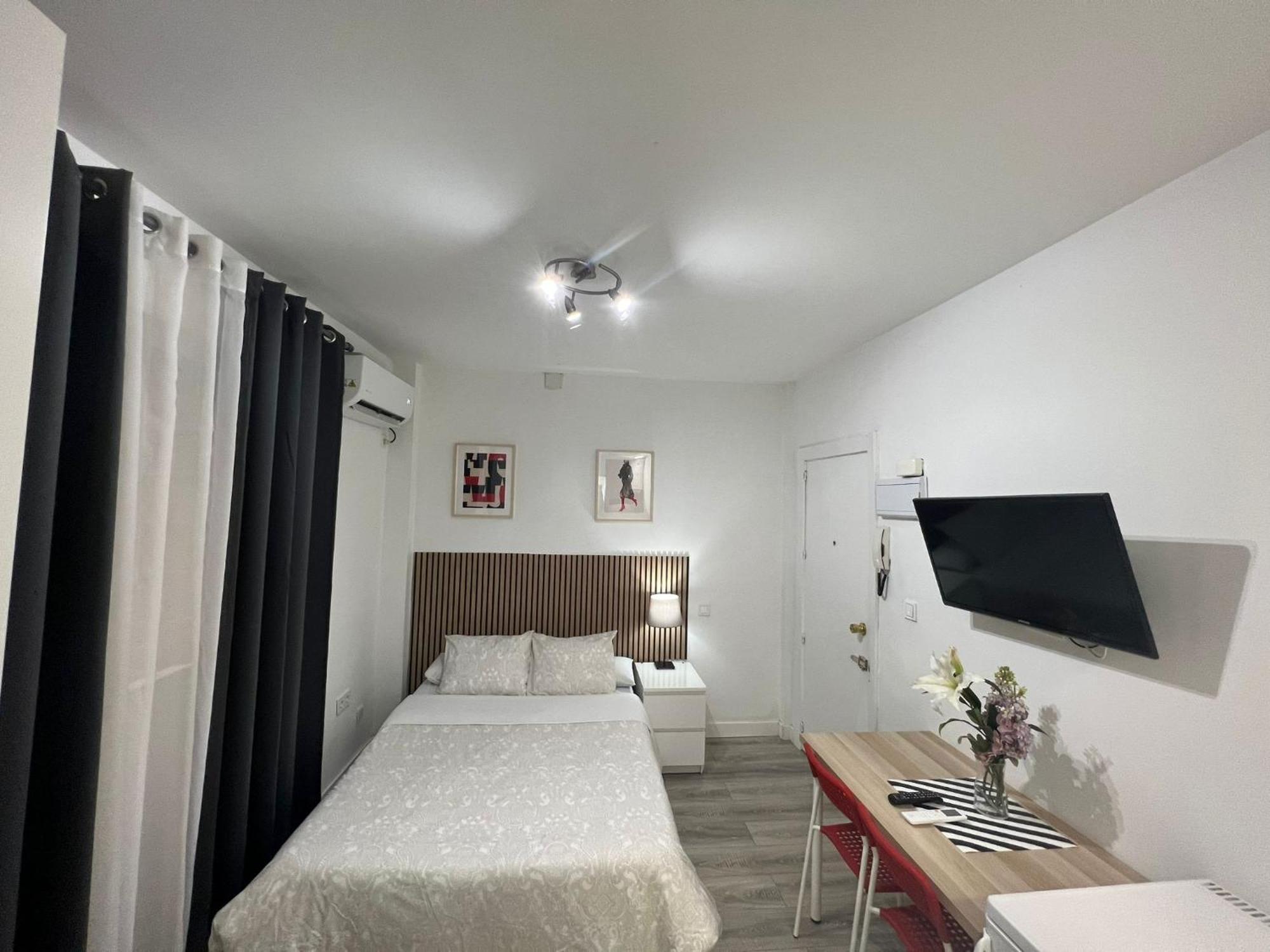Rooms Quiet Мадрид Екстериор снимка